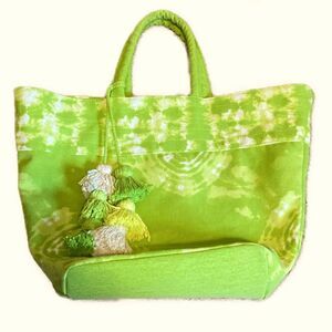 Playful NWT No Boundaries Lime Green Tote Beach Bag with Pom Pom Tassel